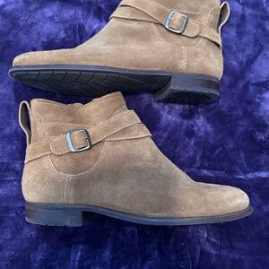 LL Bean Women’s golden brown Suede Ankle Boots